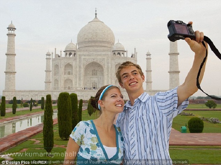 Romantic Moments at Taj Mahal